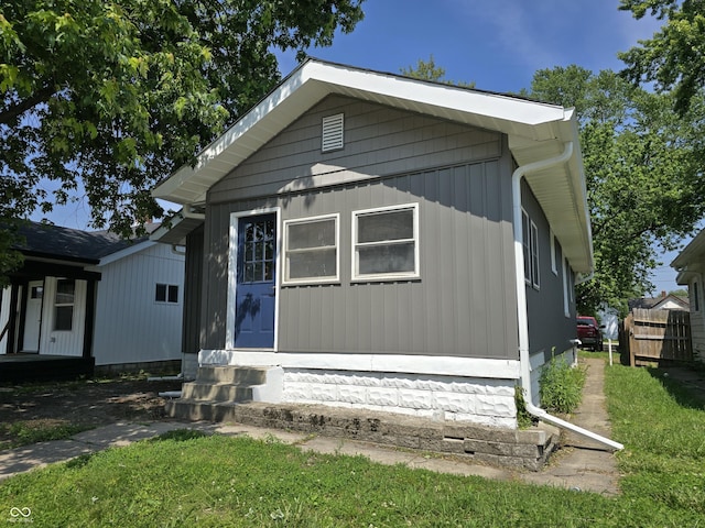 2035 S Pennsylvania St, Indianapolis, IN 46225 - view of front facade featuring entry steps