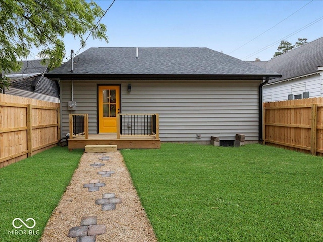 31 Mckenzie St, Shelbyville, IN 46176 - rear view of house with a shingled roof