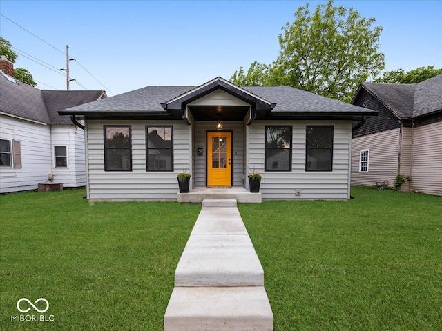 31 Mckenzie St, Shelbyville, IN 46176 - view of front of property featuring a front yard and roof with shingles