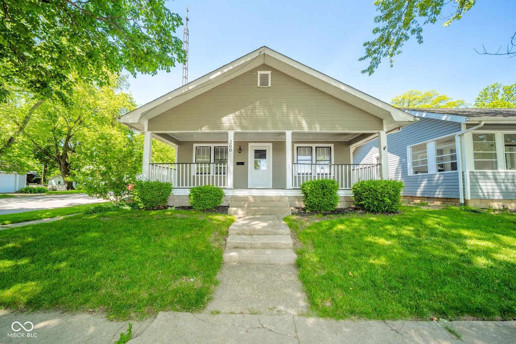200 N Elm St, Hagerstown, IN 47346 - bungalow-style house with covered porch and a front lawn