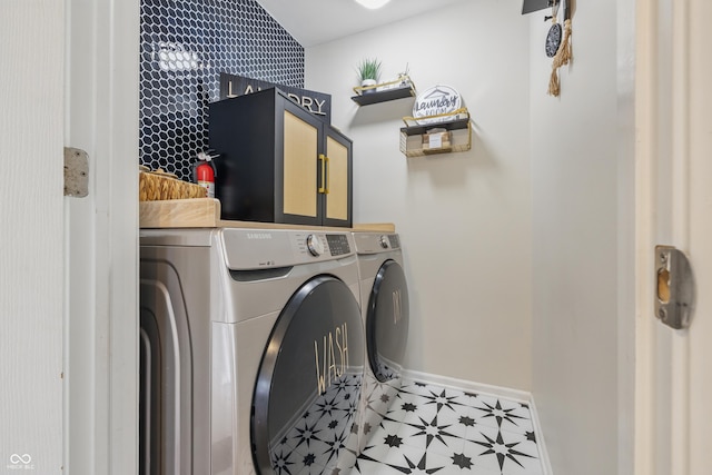 5030 E 800 N, Columbus, IN 47203 - laundry room featuring washing machine and clothes dryer, baseboards, and light floors