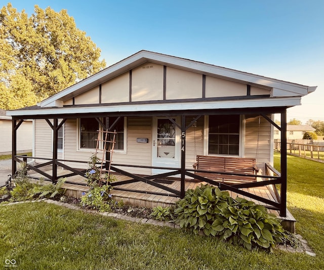 514 W 6th St, Sheridan, IN 46069 - view of front of home with a front lawn and a porch