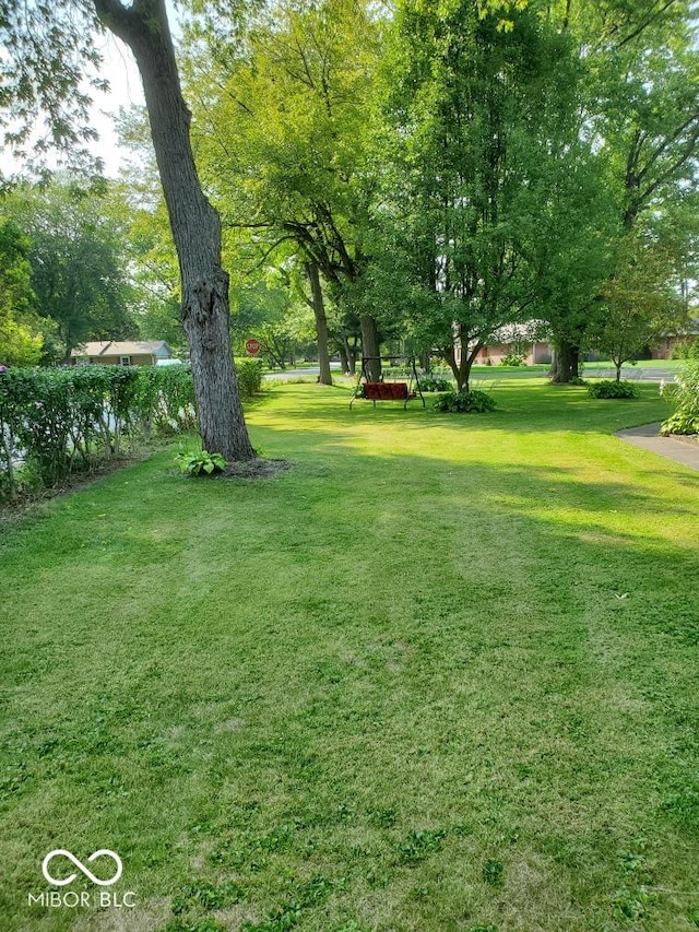1322 Greenway Dr, Anderson, IN 46011 - view of grassy yard