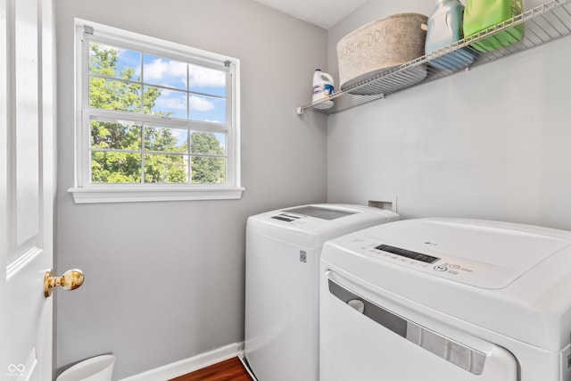 2326 Gradison Cir, Indianapolis, IN 46214 - laundry area featuring separate washer and dryer and baseboards