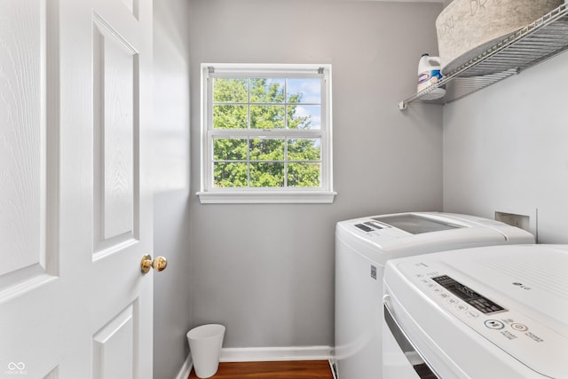 2326 Gradison Cir, Indianapolis, IN 46214 - laundry area with washing machine and clothes dryer and baseboards