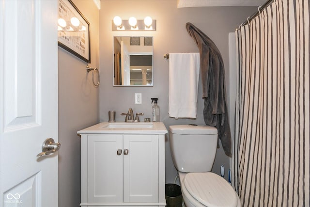 831 Weghorst St, Indianapolis, IN 46203 - bathroom with toilet, vanity, and a shower with curtain