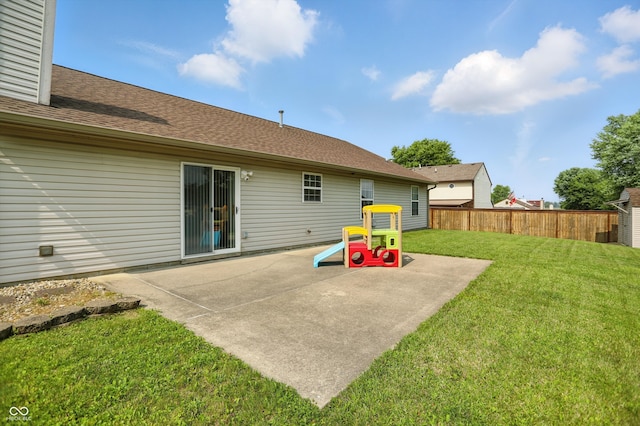 2145 W Autumn Ln, Columbus, IN 47201 - view of yard featuring a patio area