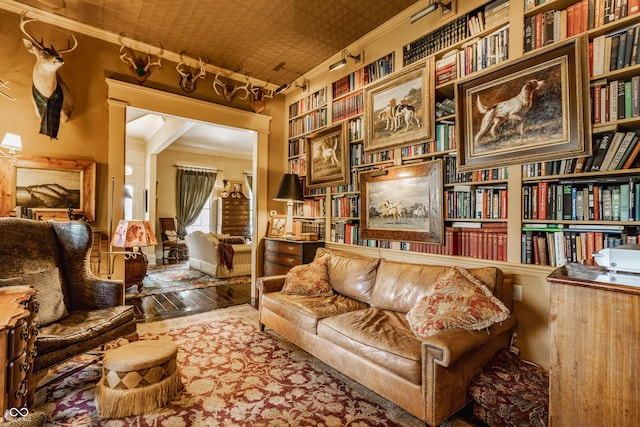 224 N Pennsylvania St, Greenfield, IN 46140 - sitting room with crown molding