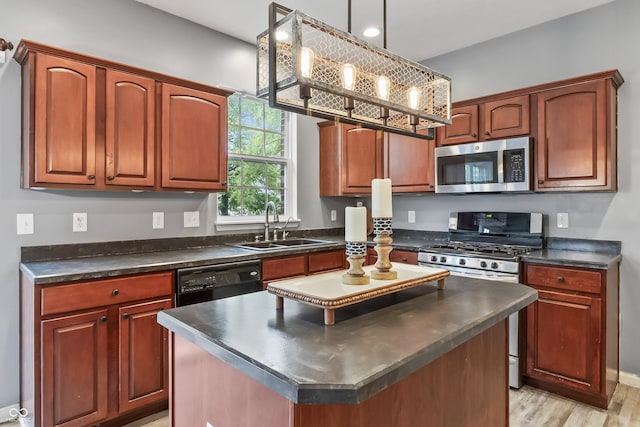 8663 N Commonview Dr, Mccordsville, IN 46055 - kitchen featuring stainless steel appliances, a sink, dark countertops, and a kitchen island