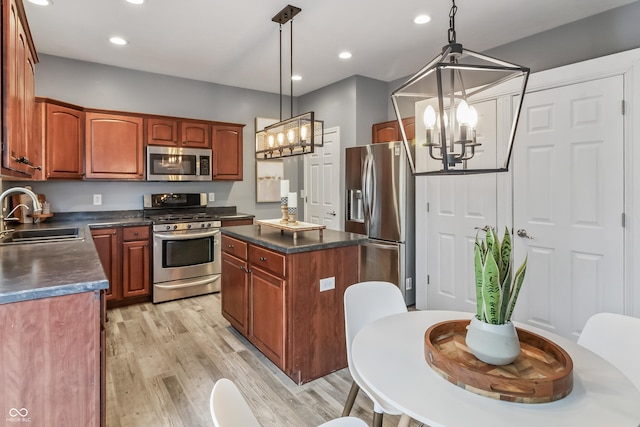 8663 N Commonview Dr, Mccordsville, IN 46055 - kitchen with appliances with stainless steel finishes, a sink, a chandelier, dark countertops, and recessed lighting