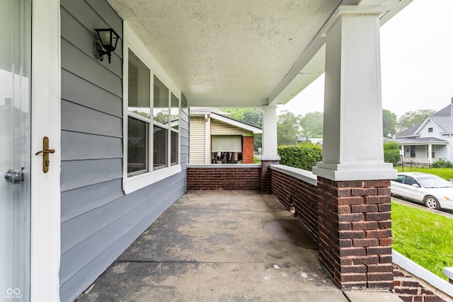 3652 N Kenwood Ave, Indianapolis, IN 46208 - view of covered porch