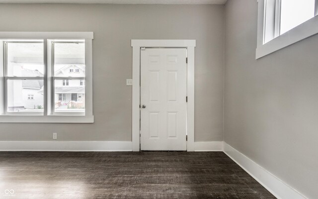 3652 N Kenwood Ave, Indianapolis, IN 46208 - entryway featuring baseboards and dark wood-style floors