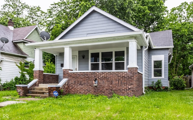 3652 N Kenwood Ave, Indianapolis, IN 46208 - view of front of property featuring a front yard, a porch, and roof with shingles
