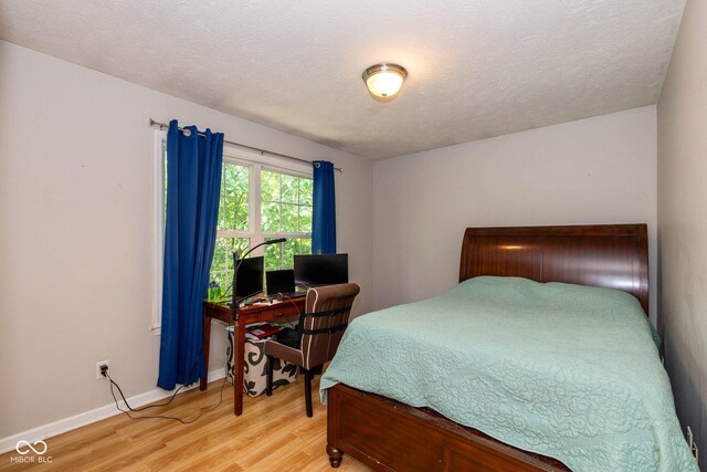 29 Northview Dr, Danville, IN 46122 - bedroom with light wood-style flooring, a textured ceiling, and baseboards