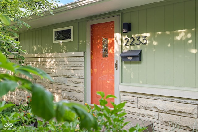 2233 Washington St, Columbus, IN 47201 - view of entrance to property