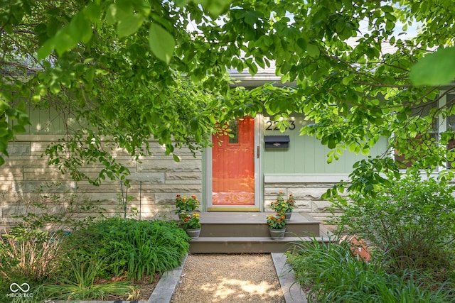 2233 Washington St, Columbus, IN 47201 - view of exterior entry