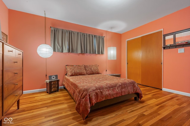 2233 Washington St, Columbus, IN 47201 - bedroom featuring light wood-style flooring, baseboards, and a closet