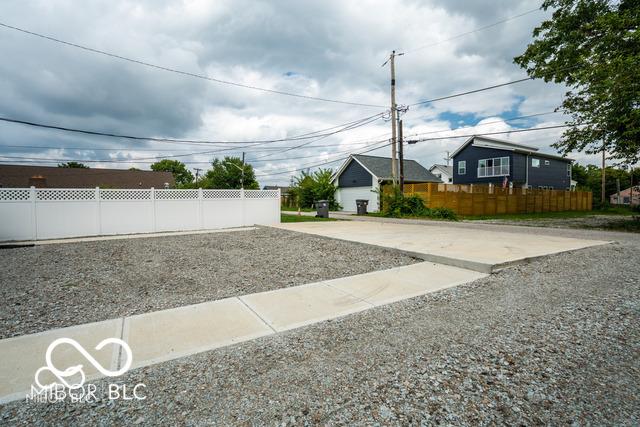1631 Columbia Ave, Indianapolis, IN 46202 - view of yard