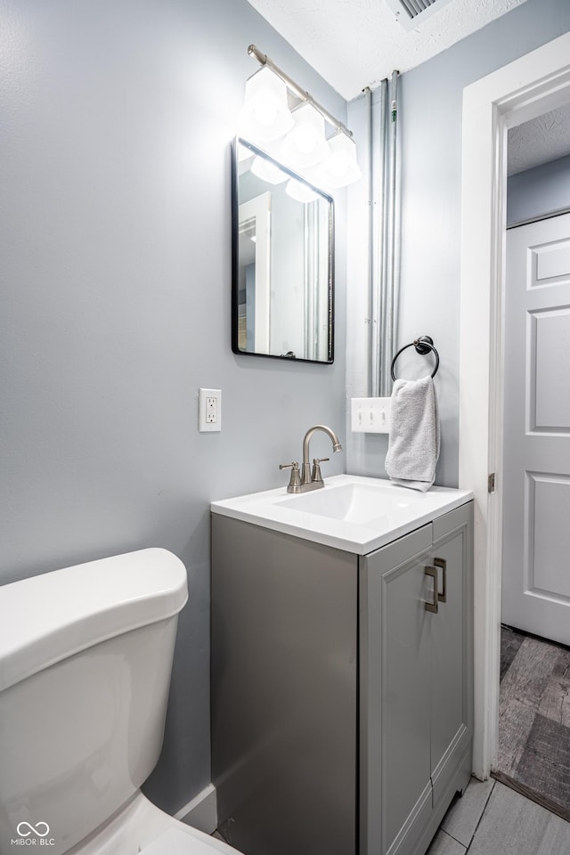 1631 Columbia Ave, Indianapolis, IN 46202 - half bath featuring toilet and vanity