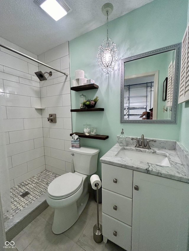 5491 Vin Rose Ln, Lawrence, IN 46226 - full bath featuring toilet, vanity, a tile shower, a textured ceiling, and a chandelier