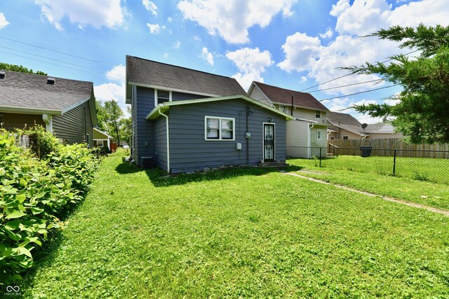 1346 W 27th St, Indianapolis, IN 46208 - back of property with entry steps