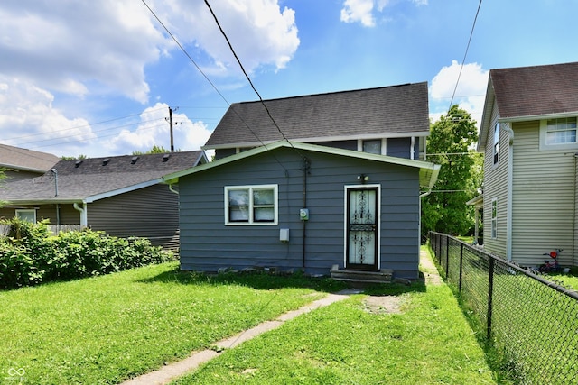 1346 W 27th St, Indianapolis, IN 46208 - back of house with roof with shingles