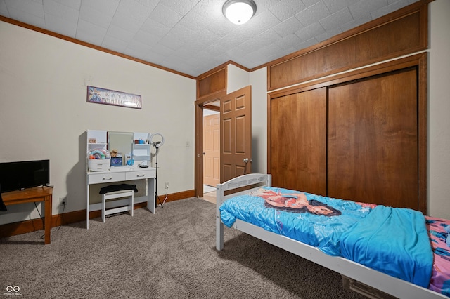 11780 S Hoover St, Clinton, IN 47842 - bedroom featuring crown molding, light colored carpet, baseboards, and a closet