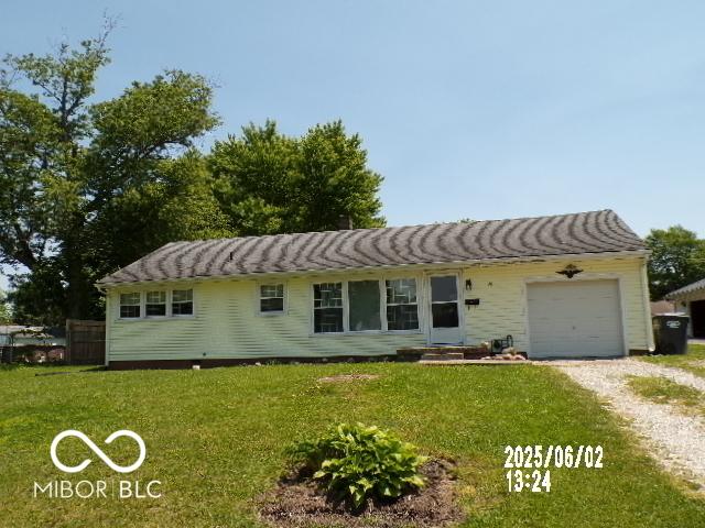 26 Crescent Ct, Chesterfield, IN 46017 - ranch-style home featuring a garage, a front lawn, and driveway