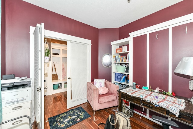 1217 Old Vines Trl, Greenwood, IN 46143 - living area featuring wood finished floors and a desk