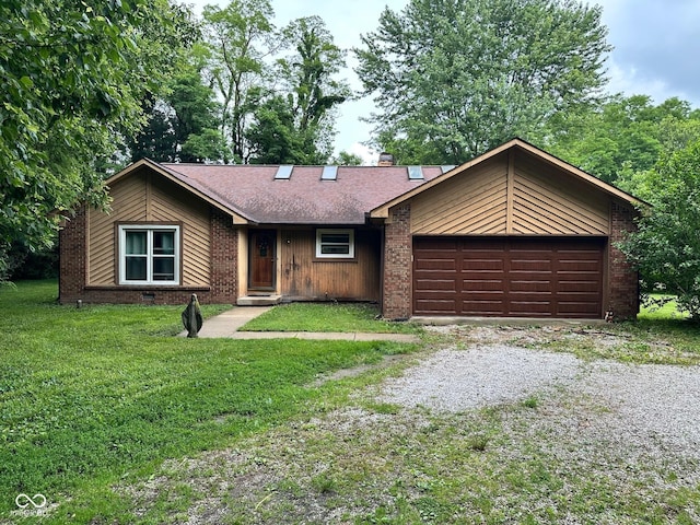 7811 N County Road 500 E, Pittsboro, IN 46167 - view of front of home with gravel driveway, a garage, a front lawn, and brick siding