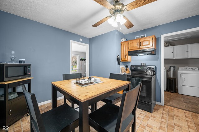 120 Hoss Rd, Indianapolis, IN 46217 - dining room featuring independent washer and dryer, a ceiling fan, and baseboards