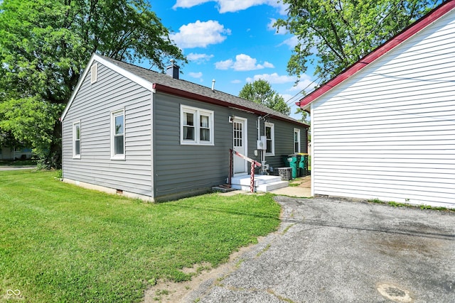 11 14th St, Franklin, IN 46131 - rear view of property featuring crawl space and a yard