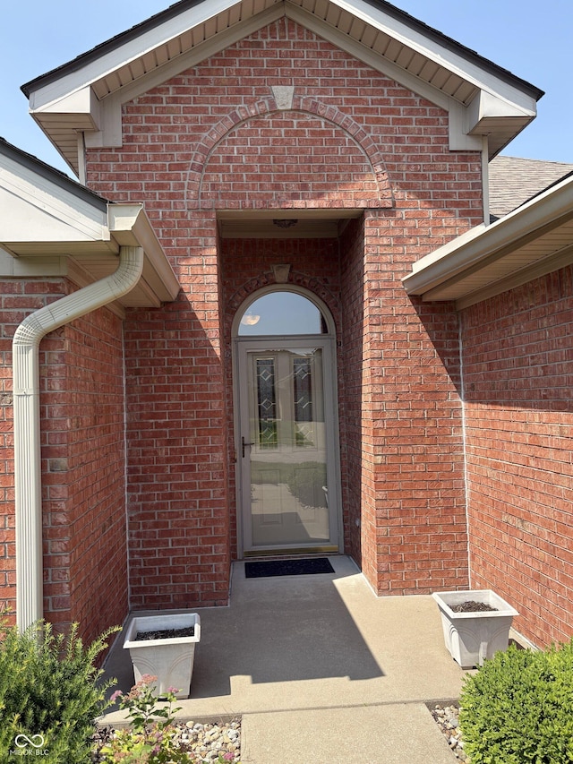 5148 Constitution Ct, Columbus, IN 47203 - property entrance featuring brick siding
