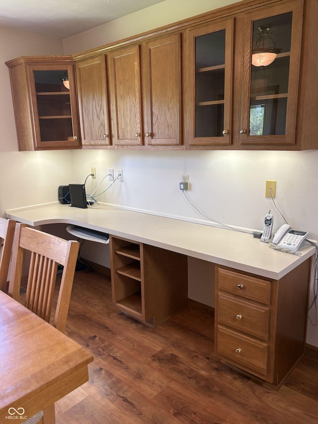 5148 Constitution Ct, Columbus, IN 47203 - unfurnished office featuring built in study area and dark wood finished floors