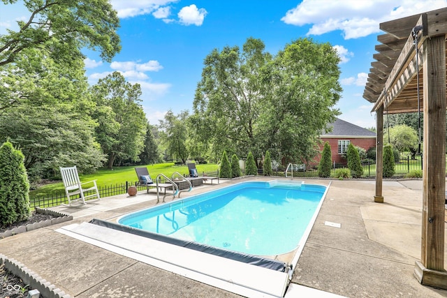4075 Dartmoor Dr, Greenwood, IN 46143 - swimming pool with a patio