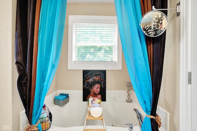 9605 Treyburn Green Way, Indianapolis, IN 46239 - bathroom with a bathtub