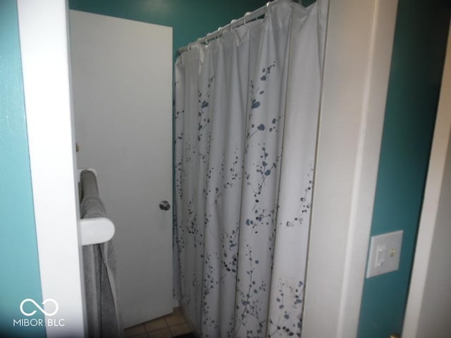 213 S Coventry Dr, Anderson, IN 46012 - bathroom with curtained shower