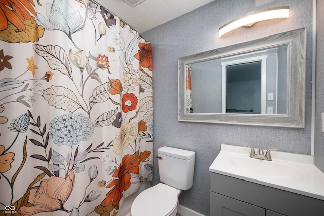 106 N Jamalee Way, Pendleton, IN 46064 - full bath with vanity, toilet, curtained shower, and wallpapered walls
