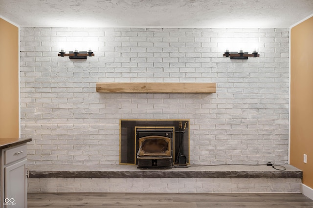 106 N Jamalee Way, Pendleton, IN 46064 - detailed view of wood finished floors, a textured ceiling, and baseboards