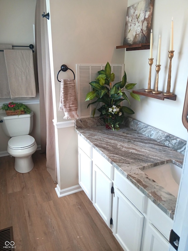 18851 Wimbley Way, Noblesville, IN 46060 - bathroom with wood finished floors and vanity