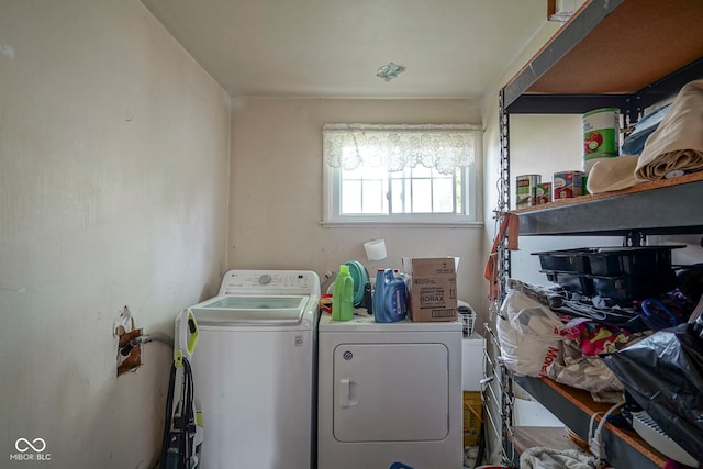307 E 5th St, Sheridan, IN 46069 - laundry area with washing machine and clothes dryer