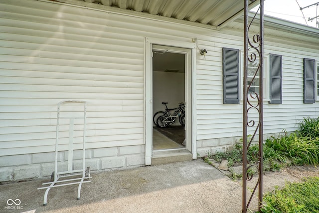307 E 5th St, Sheridan, IN 46069 - view of doorway to property