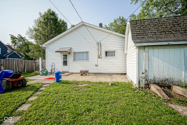 307 E 5th St, Sheridan, IN 46069 - rear view of house with a patio