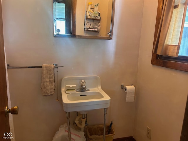 712 Cottage Ave, Anderson, IN 46012 - bathroom with a sink