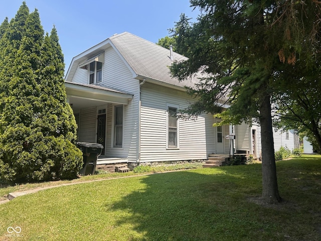 712 Cottage Ave, Anderson, IN 46012 - view of side of home featuring a yard and roof with shingles