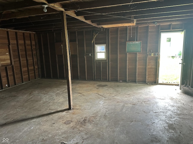 1739 E 18th St, Anderson, IN 46016 - view of below grade area