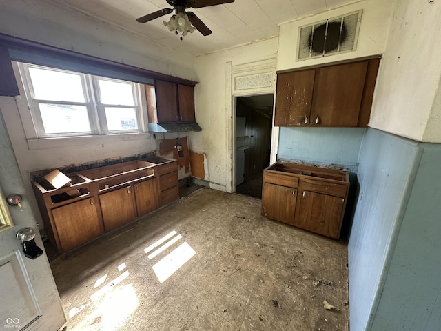1739 E 18th St, Anderson, IN 46016 - kitchen featuring ceiling fan