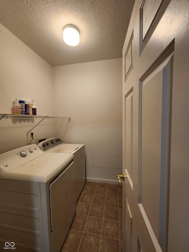 5011 Amber Creek Pl Unit 205, Indianapolis, IN 46237 - laundry room featuring washer and clothes dryer and a textured ceiling