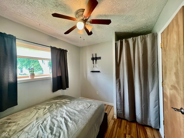 2833 Desoto Way, Columbus, IN 47203 - bedroom with wood finished floors, a textured ceiling, and ceiling fan