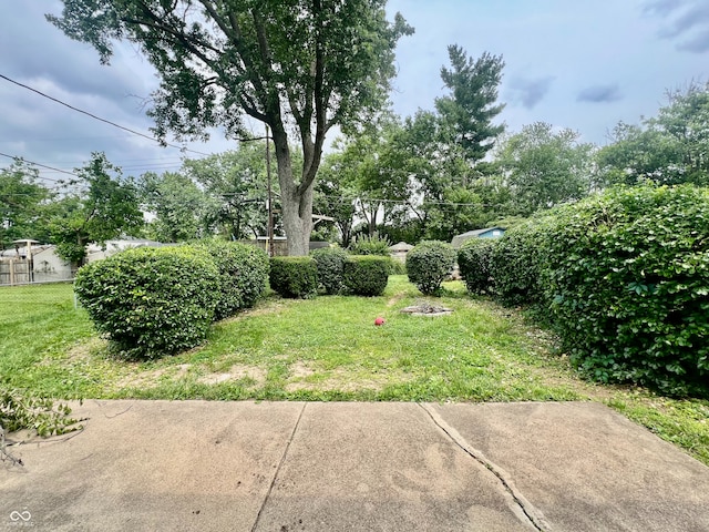 2833 Desoto Way, Columbus, IN 47203 - view of grassy yard